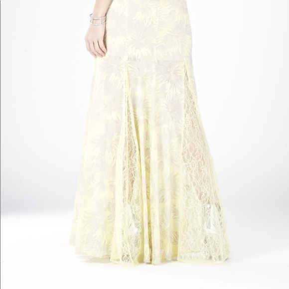 BCBGMAXAZRIA Marlyn Round-Neck Lace Gown. - Picture 5 of 11